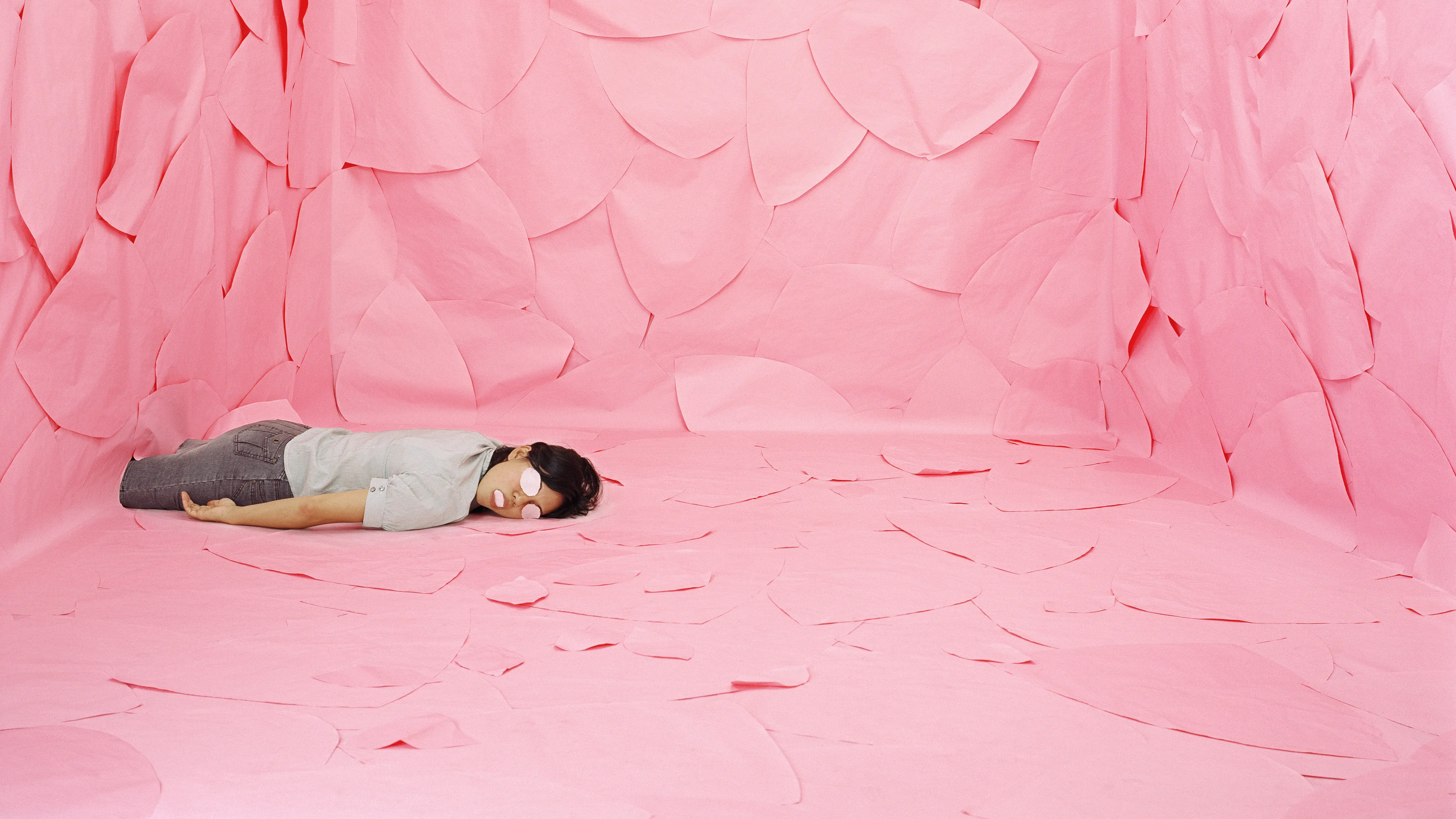 Gina Osterloh, Mute Rash, 2008. 30 x 38.5 inches, archival pigment print. Image courtesy of the artist, Higher Pictures Generation (New York) and Silverlens (Manila and New York)