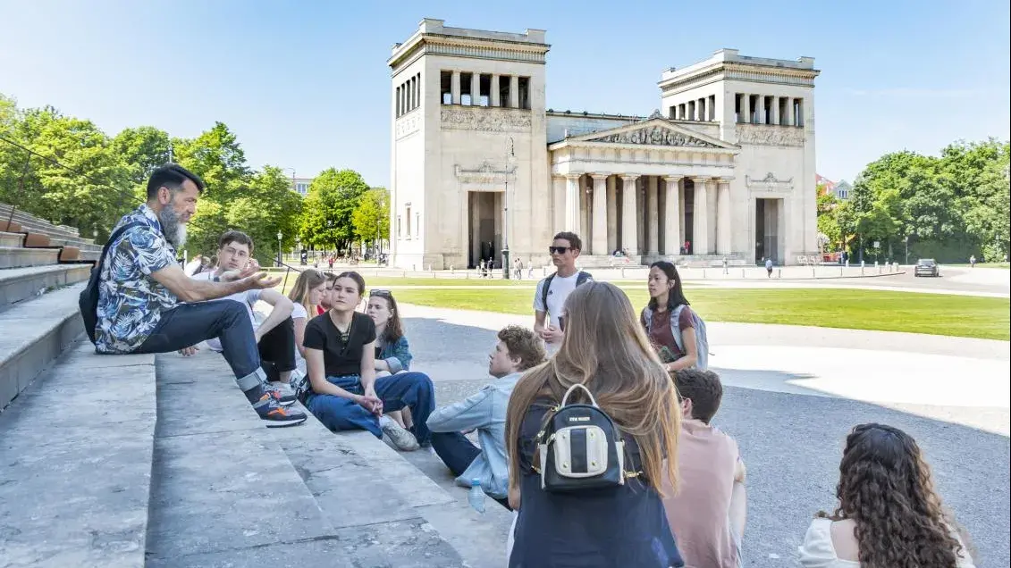 Professor Jesus Lara lectures from the steps of the Staatliche Antikensammlungen in the Königsplatz, Munich.